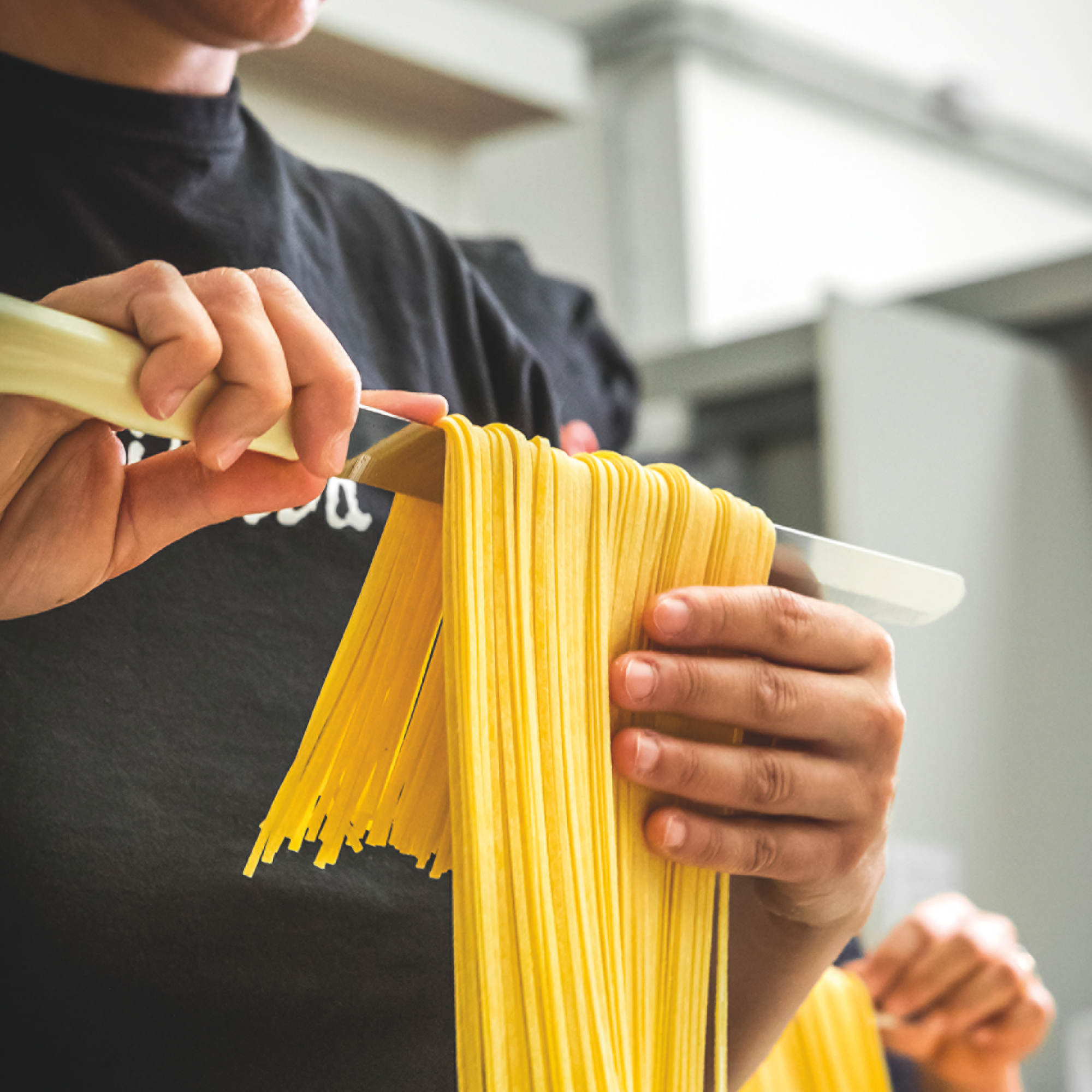 Fettuccine aglio e prezzemolo  (mit Knoblauch und Peterisilie)