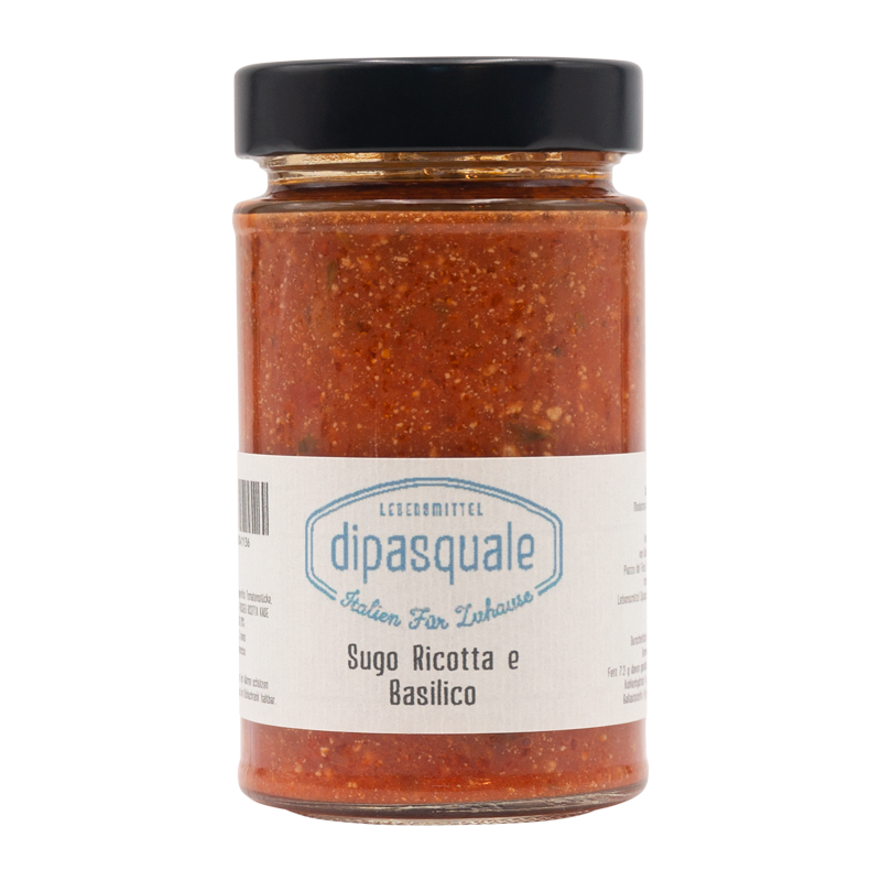 Tomatensauce mit Ricotta-Käse und Basilikum